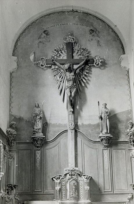 statue : Christ en croix