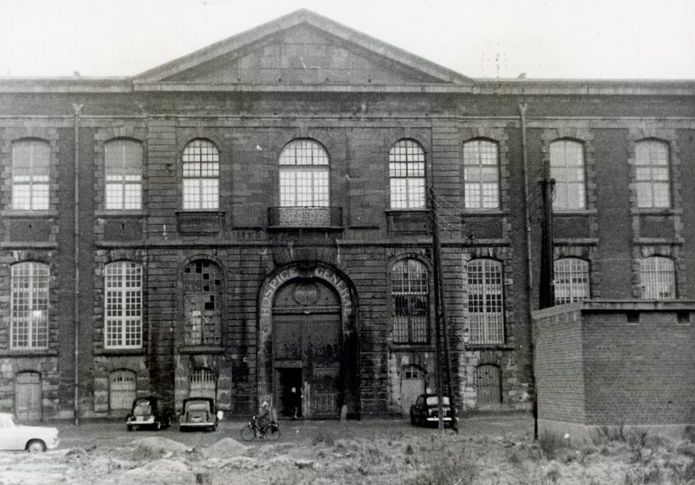 façade antérieure, vue partielle