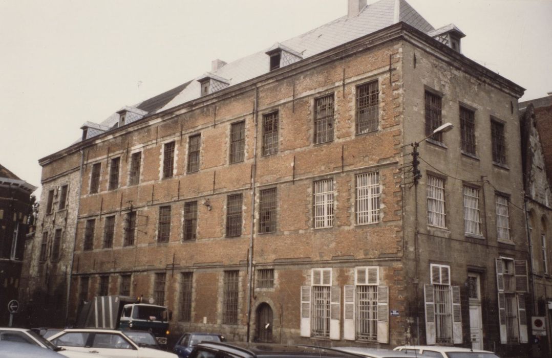 façade sur la place Verte