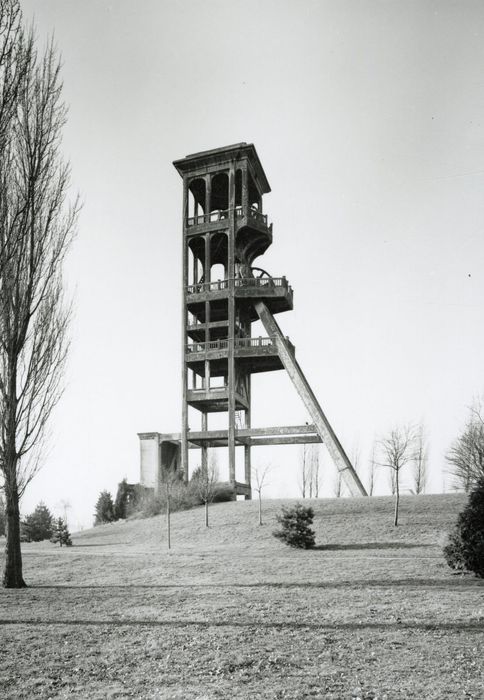 vue générale du chevalement depuis le Sud