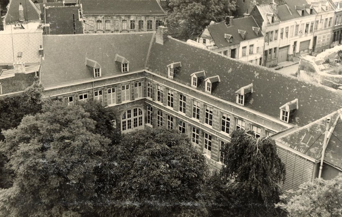 vue générale des façades sur jardin 