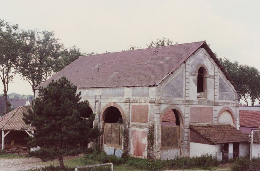 bâtiment ouest servant de manège