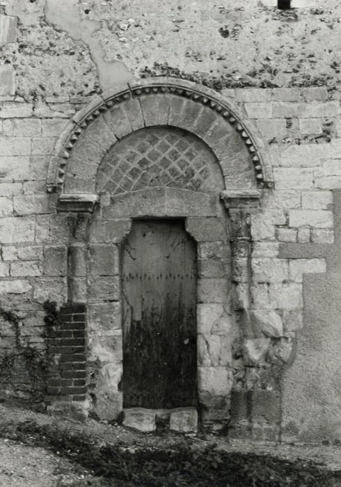 façade latérale nord, porte d’accès sur l’avant-nef