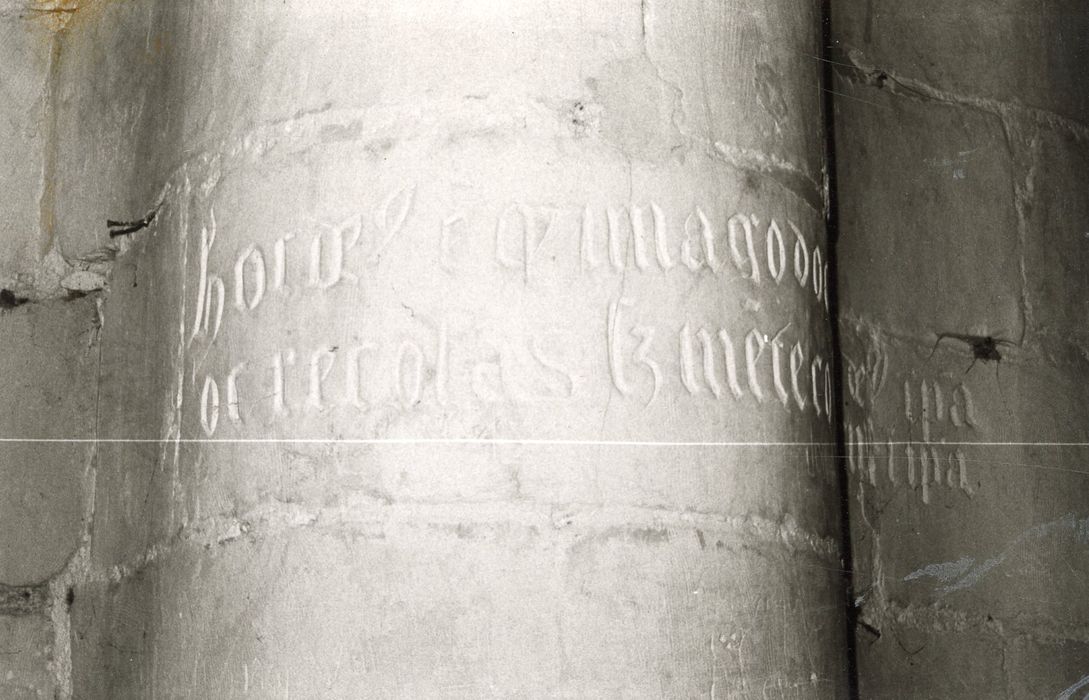 pilier de la croisée du transept, détail d’une inscription