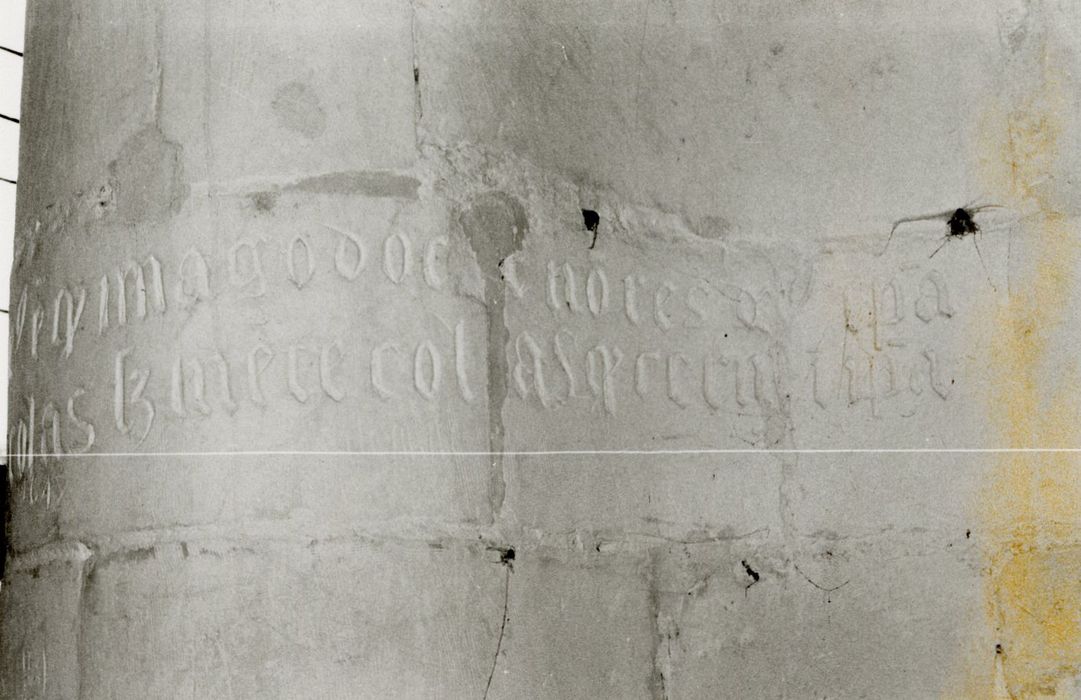 pilier de la croisée du transept, détail d’une inscription