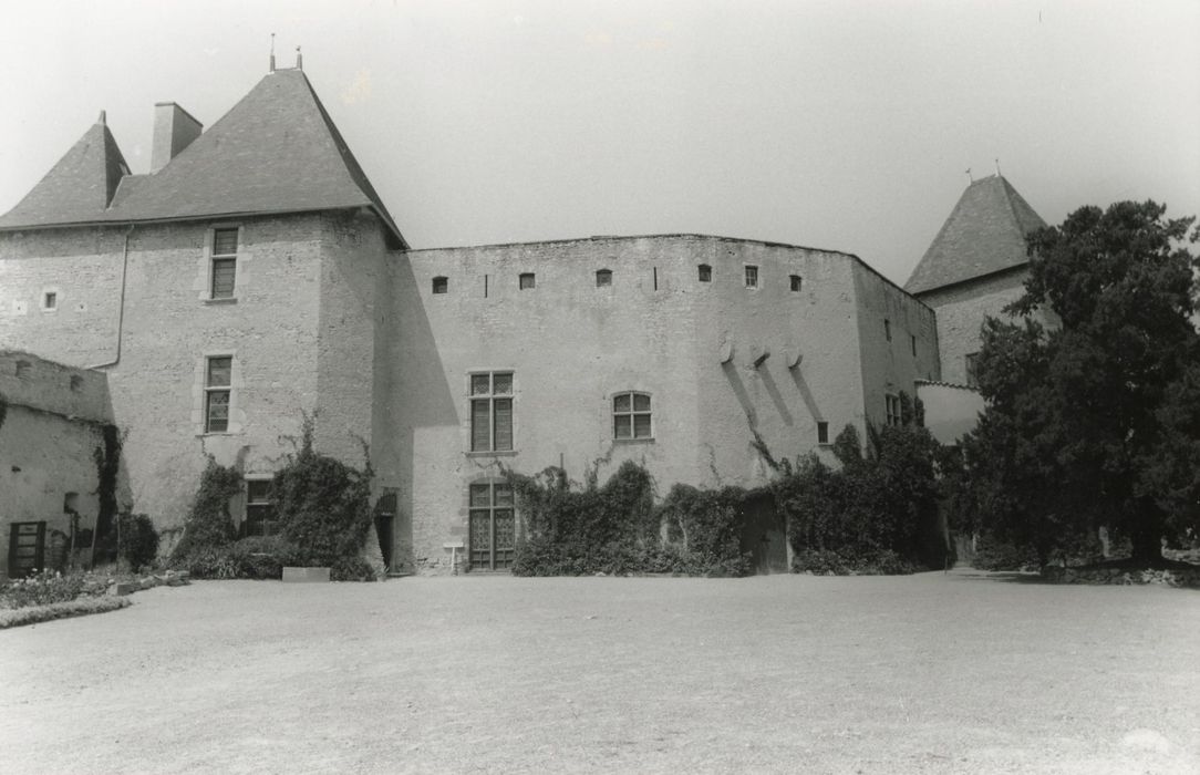 façade sud sur la basse-cour