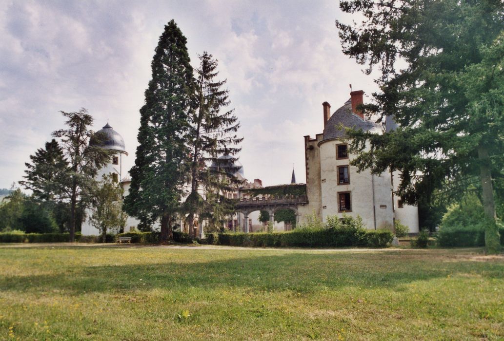 vue partielle du château depuis l’Ouest