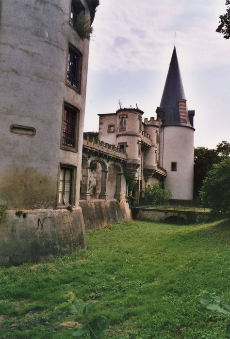 ensemble sud, porterie et tour Madame