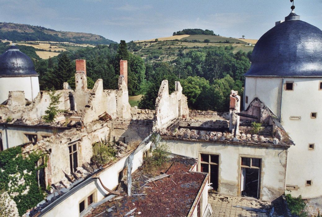 vue partielle des vestiges depuis la tour Madame au sud-est