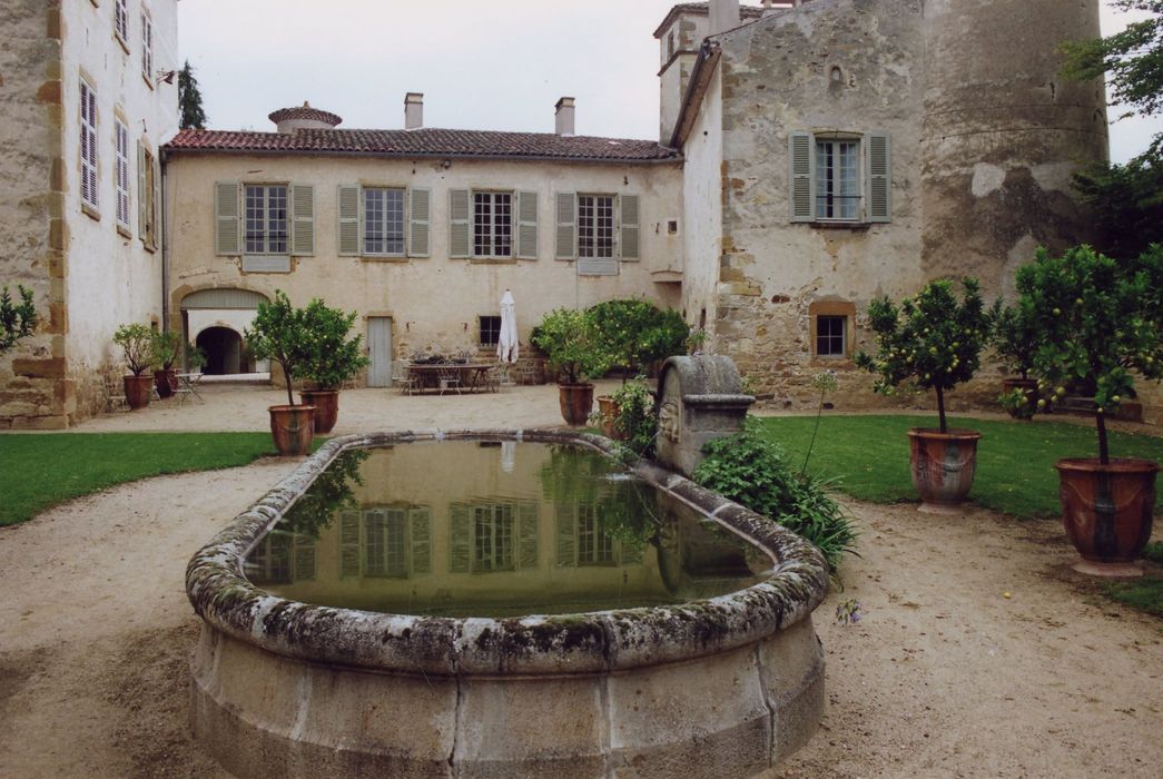 cour d’honneur, bassin