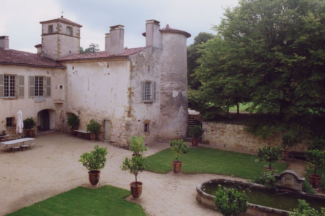 cour d’honneur, aile sud, façades nord-ouest, sud-ouest