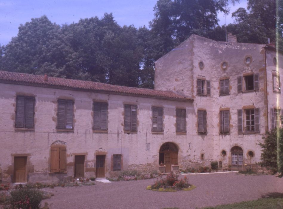 aile ouest sur la cour d’honneur, façade sud-est