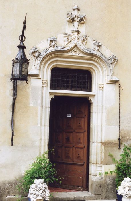 aile ouest, façade est, porte d’accès