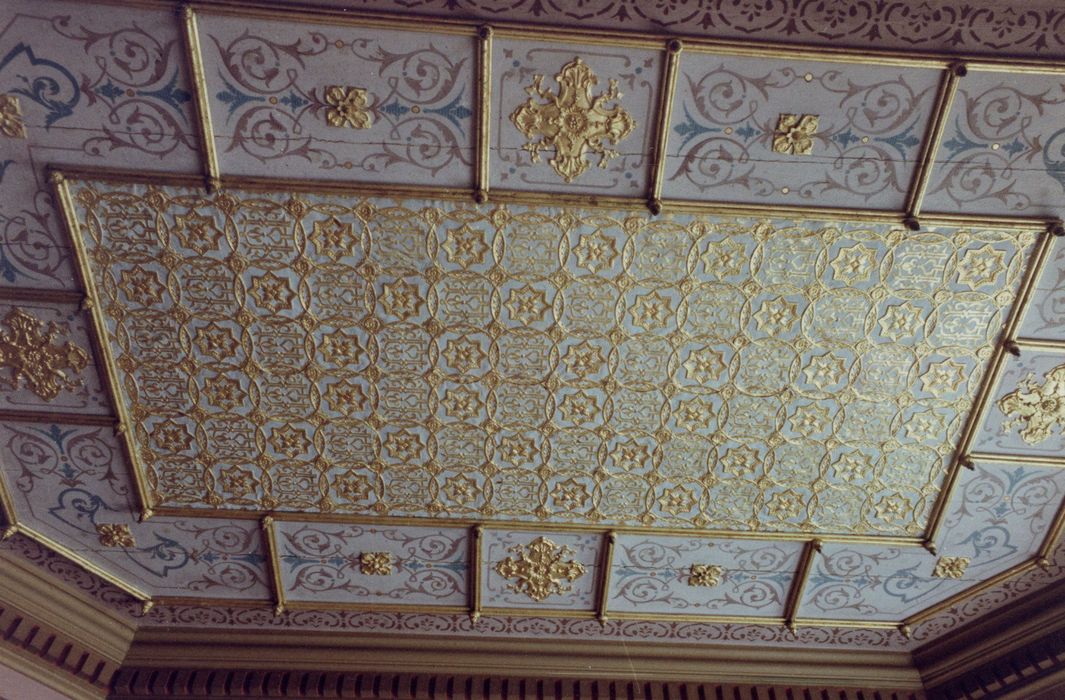 Rez-de-chaussée, grand salon, vue partielle du plafond à caissons