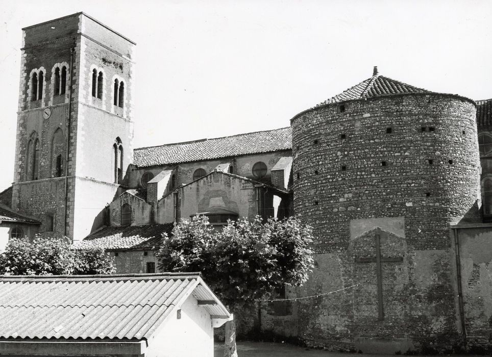 façade latérale sud-ouest, vue partielle