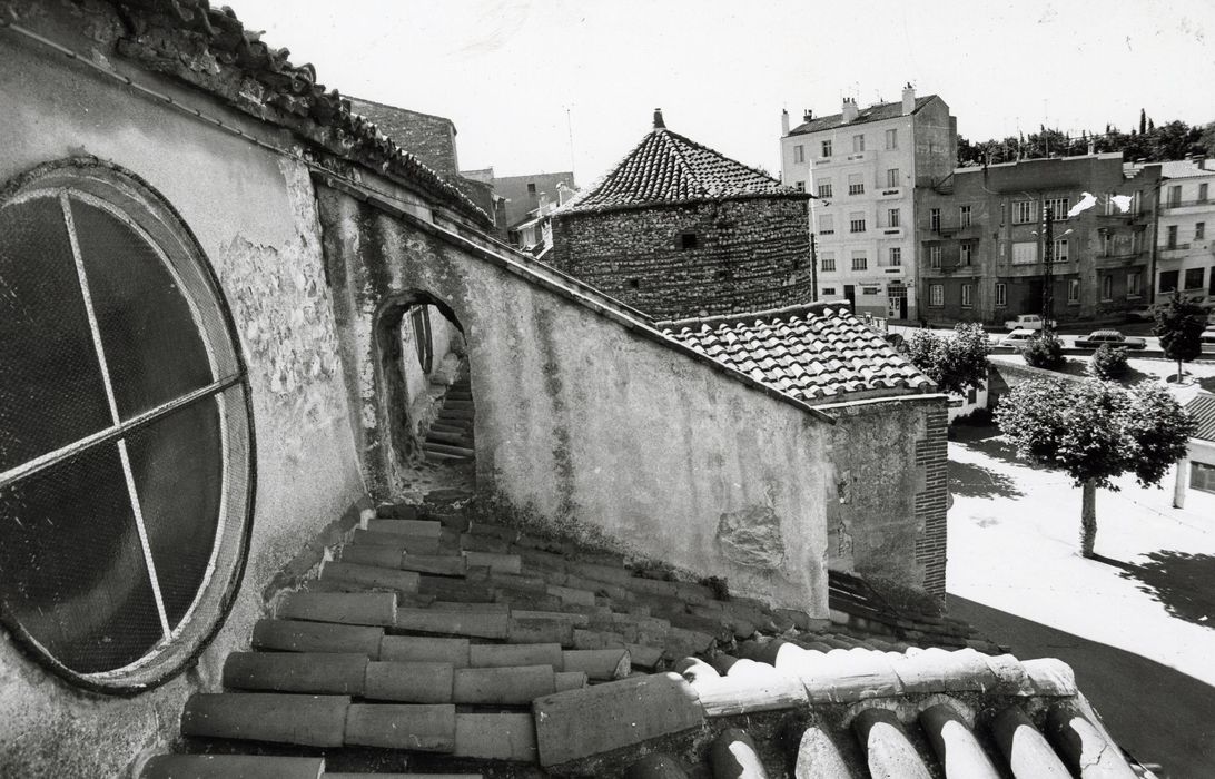 façade sud-ouest, détail d’un contre-fort