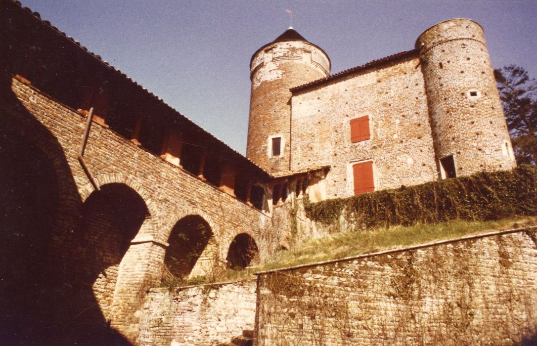 donjon, vue générale depuis le Sud-Est