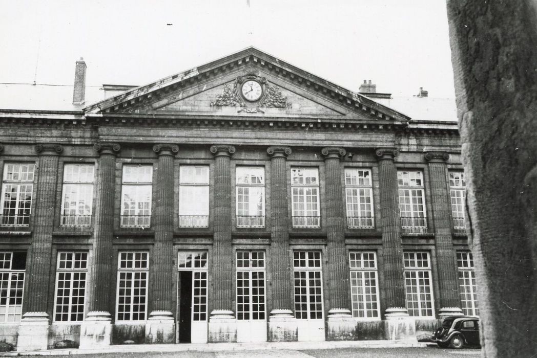 façade sur la cour d’honneur