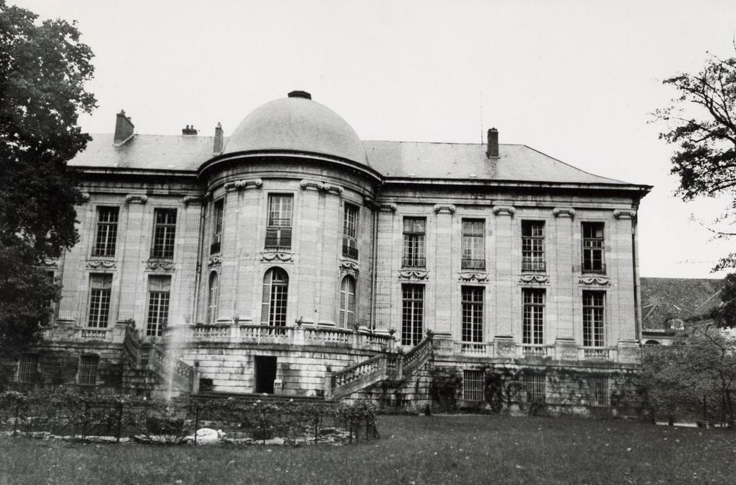 façade sur le jardin