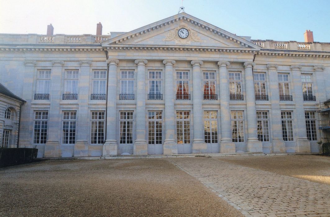 cour d’honneur, façade antérieure