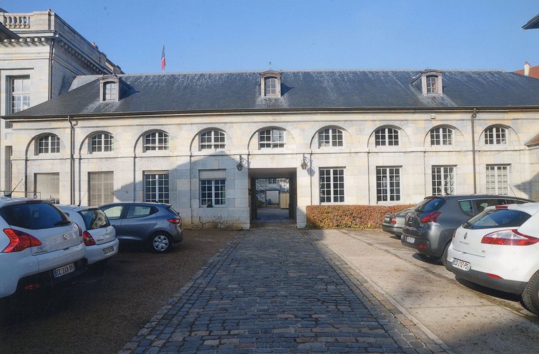 cour d’honneur, aile est, façade est