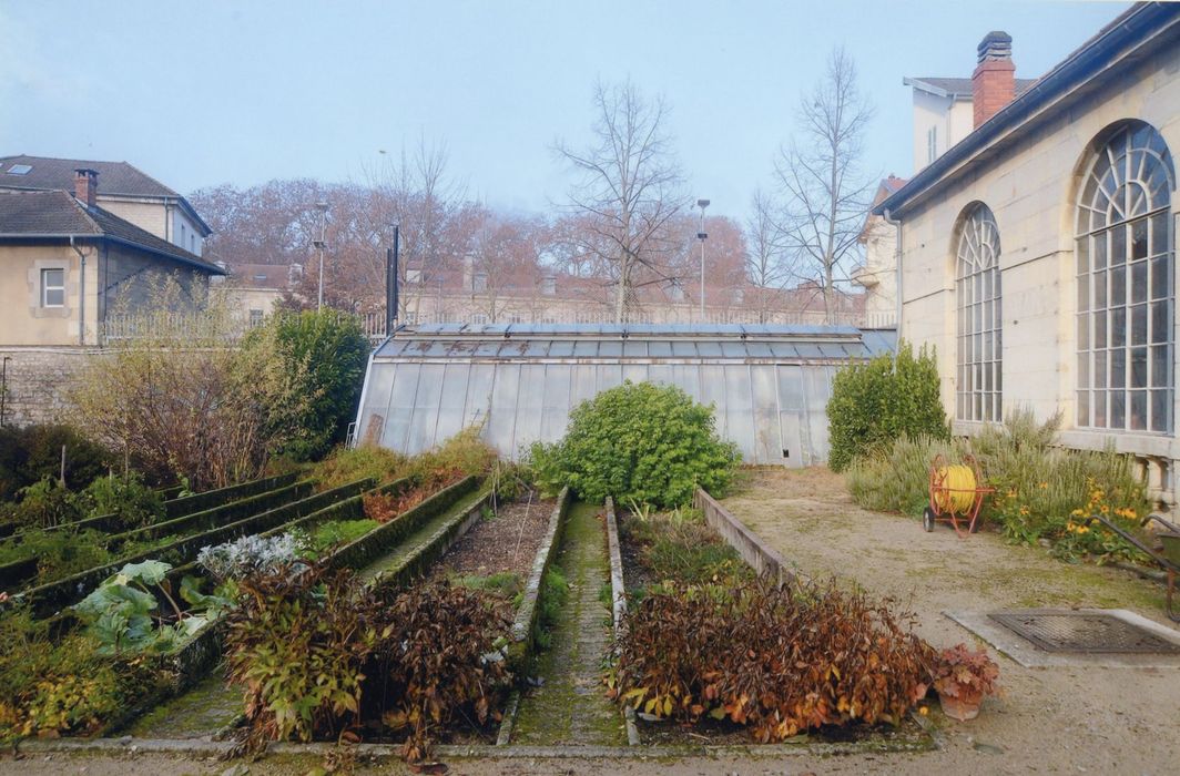 serre et jardin potager