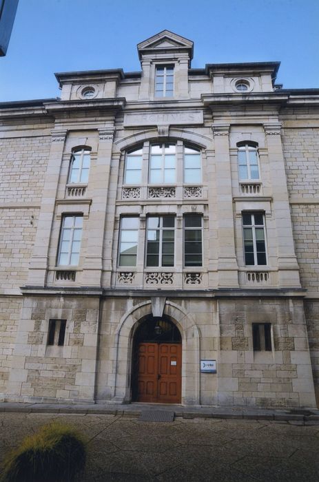 bâtiment d’archives, façade sud, vue partielle