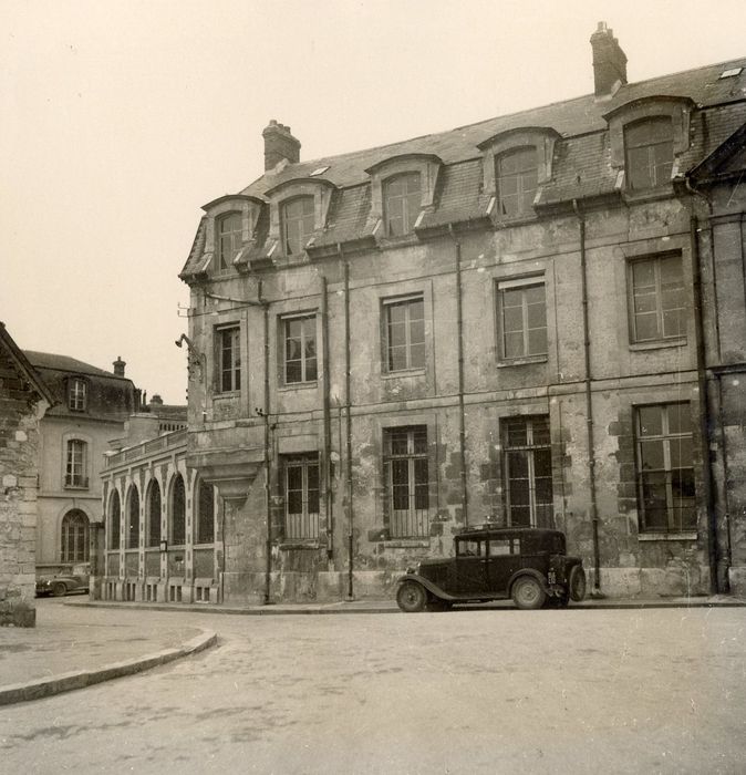 façade est, vue partielle