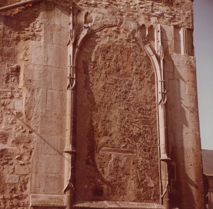 partie haute de l’ancien porche sur la rue de Beauvais