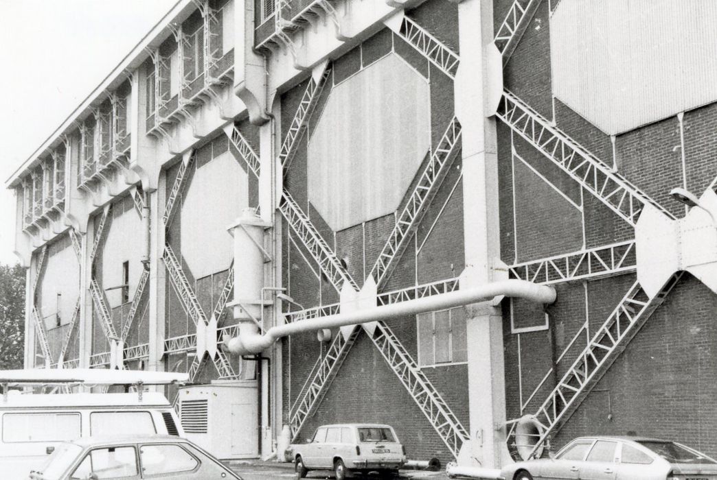 vue partielle des bâtiments, façade latérale de la grande halle, vue partielle