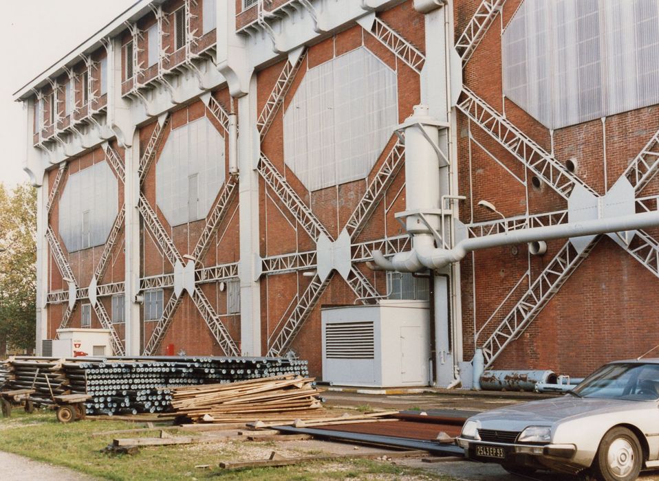 vue partielle des bâtiments, façade latérale de la grande halle, vue partielle