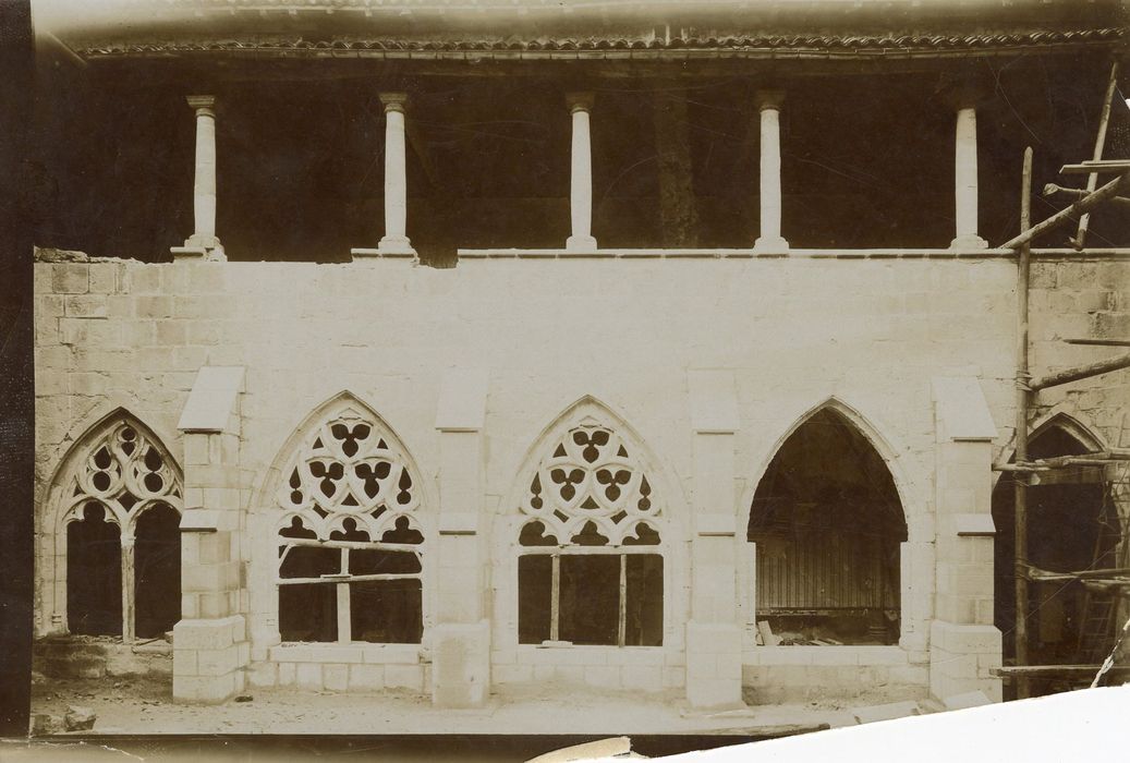 cloître, vue partielle