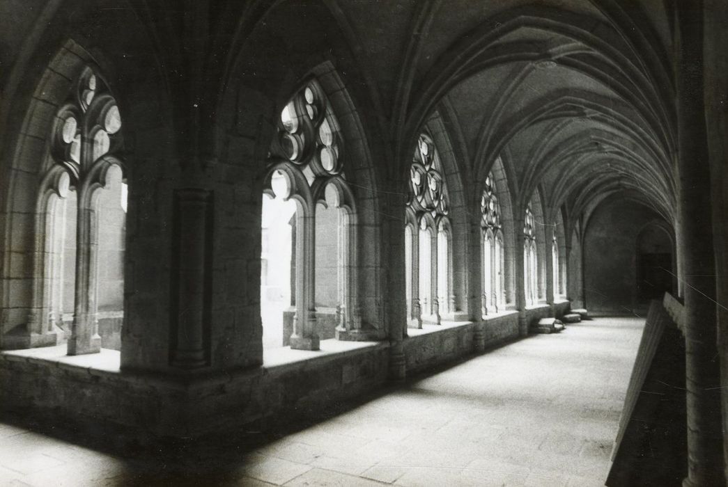 cloître, vue partielle