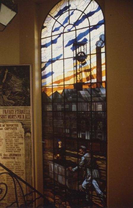 verrière de l'escalier d'honneur : Vue de la cour de la fosse n°5 de Bruay