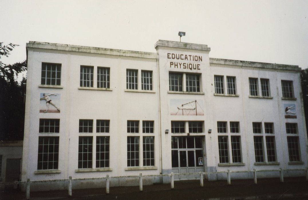 salle d’éducation physique, façade antérieure