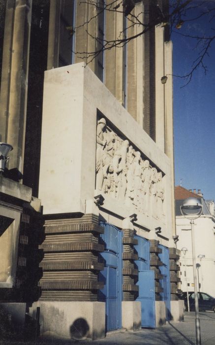 façade sur rue, vue partielle