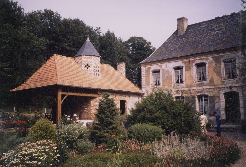 remise et pigeonnier construits sur le site