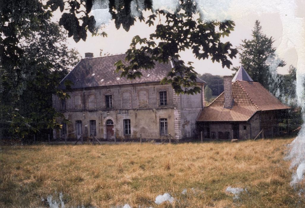 façade sud de la maison construite sur le site