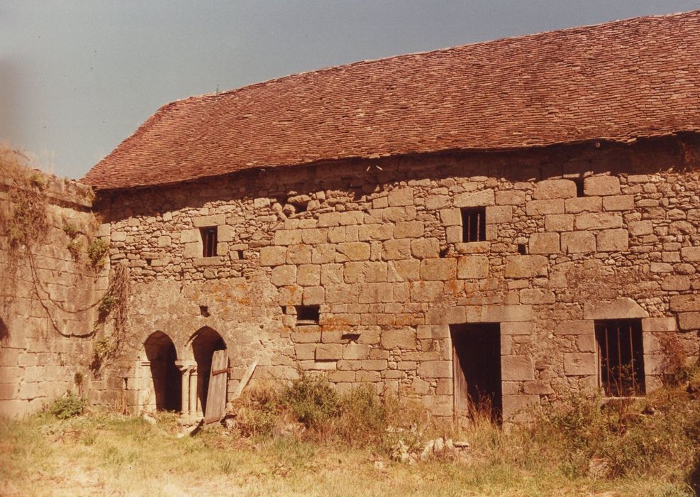 bâtiment est, façade ouest sur l’ancien cloître