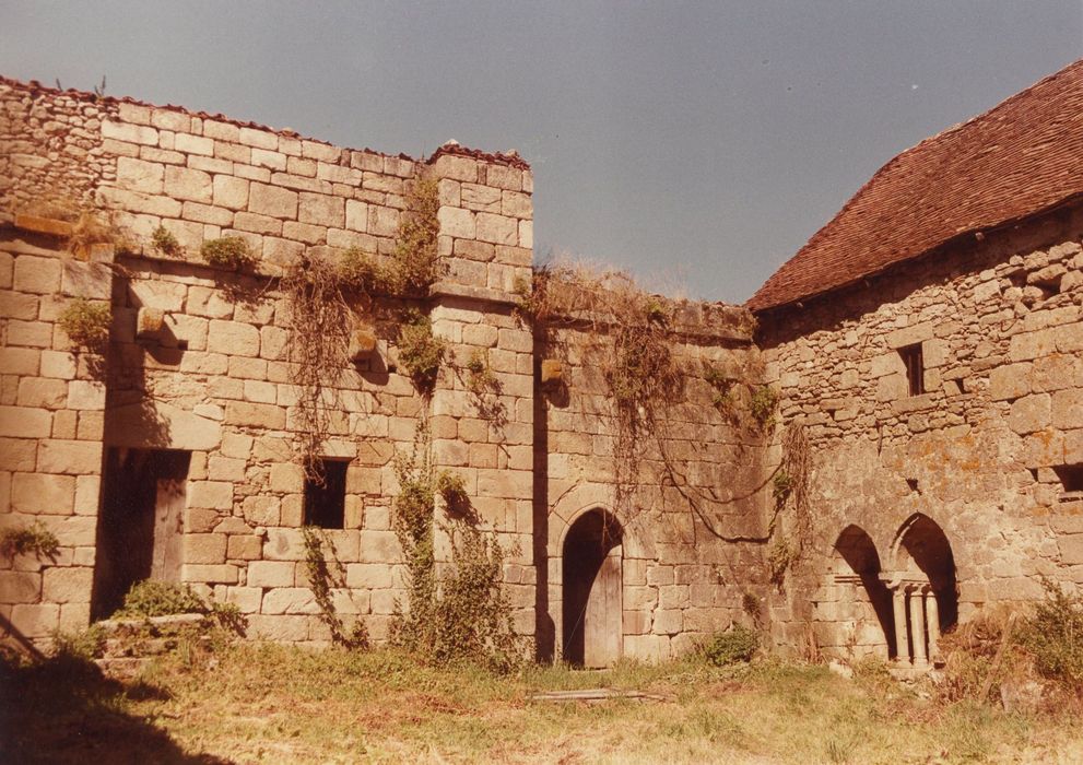 église, façade sud sur l’ancien cloître