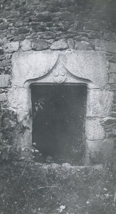 porte d’accès à la tour