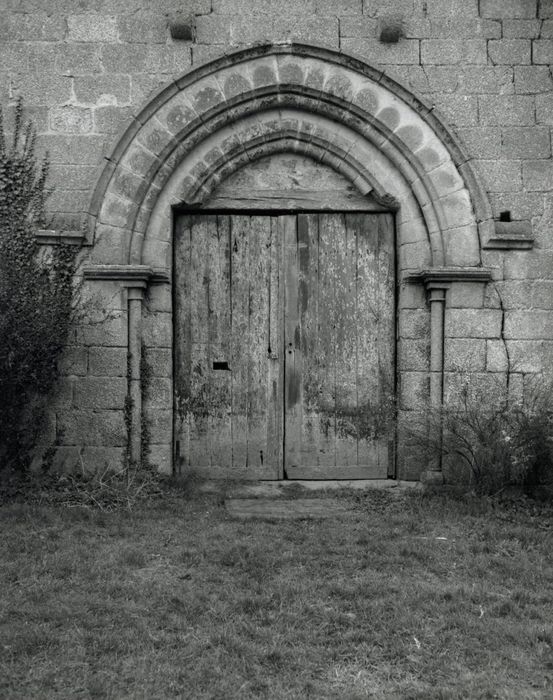 église, portail d’accès nord