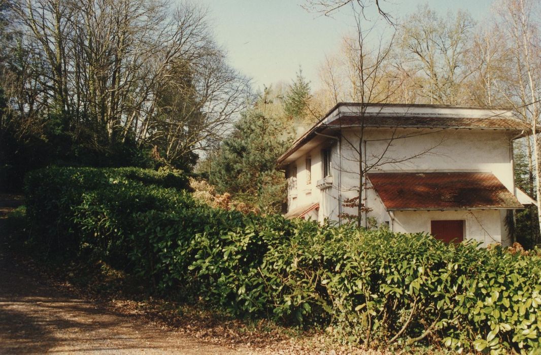 pavillon d’entrée, vue partielle des façades depuis l’Est