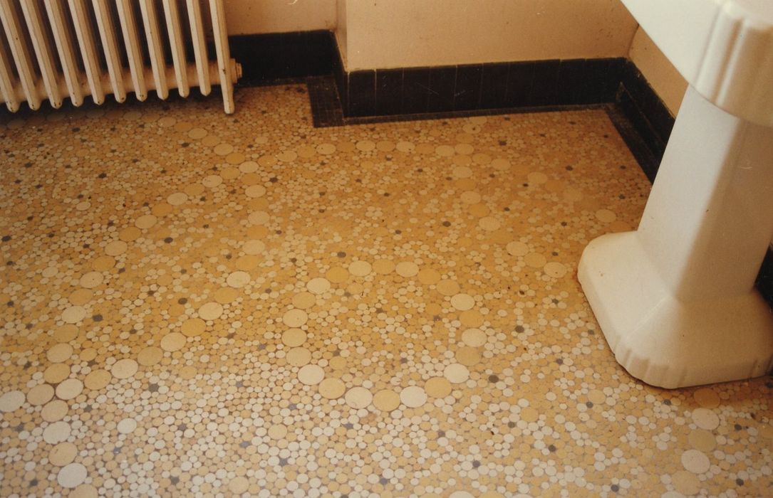 1er étage, salle de bain, détail du pavement de mosaïque du sol