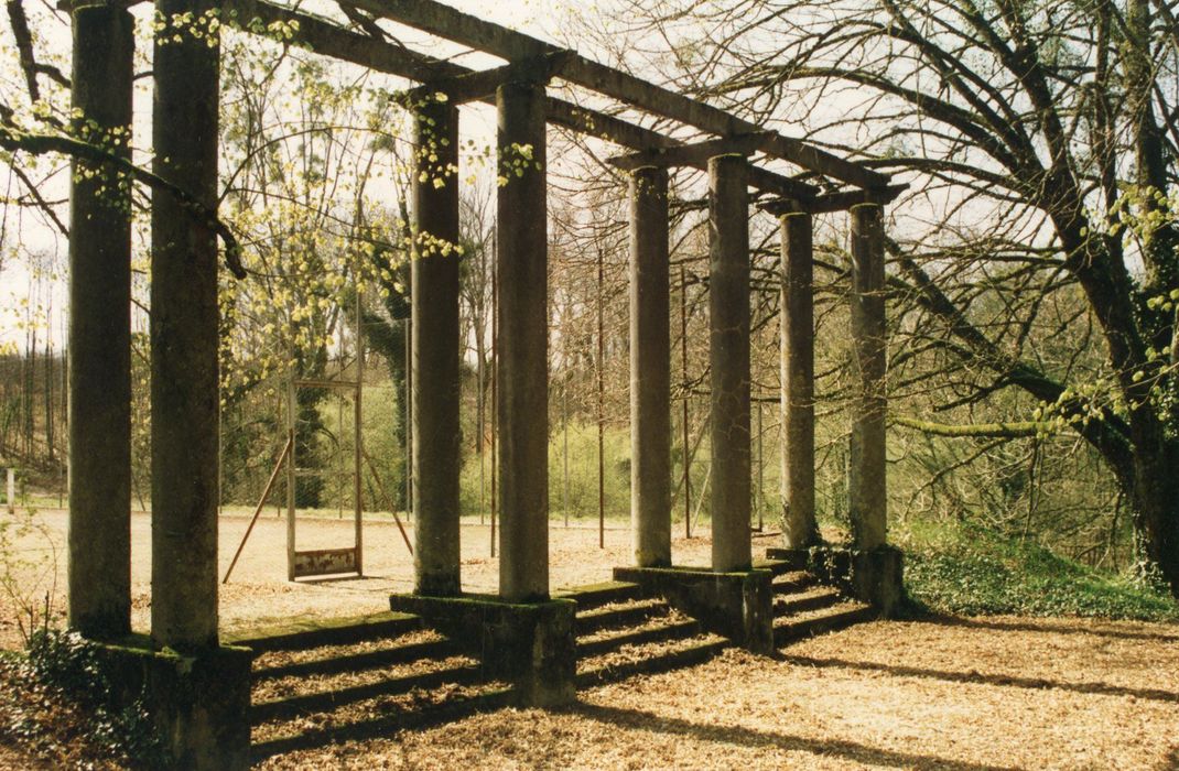 parc, pergola du court de tennis