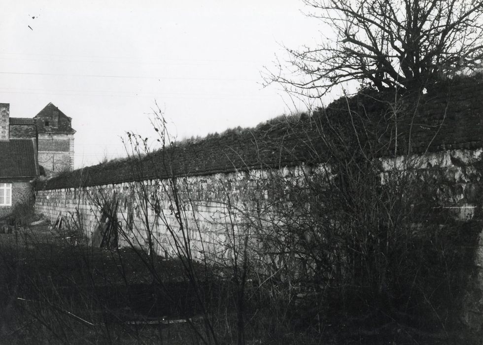 mur de clôture du cimetière