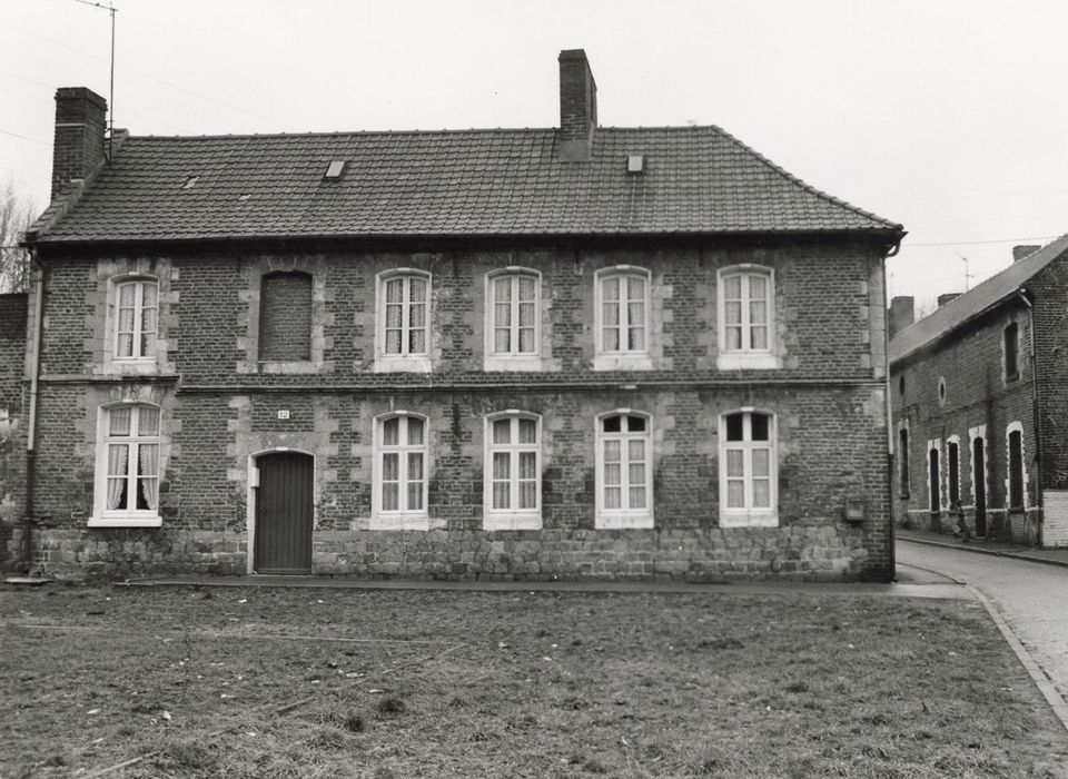 bâtiment au milieu de la cour (dit du jardinier), façade sud-est