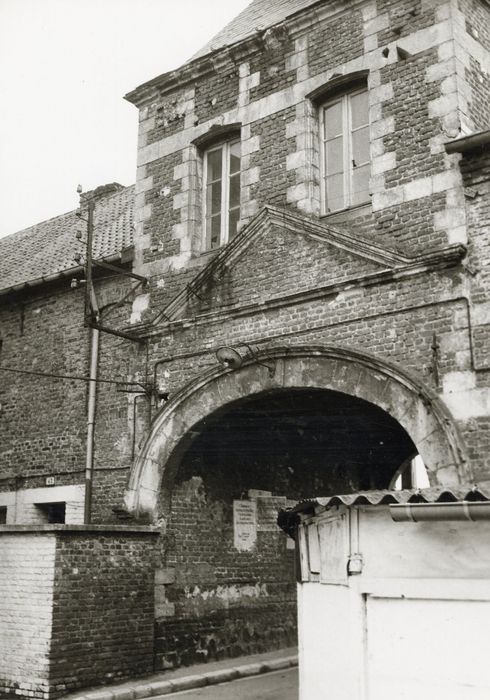 porche d’accès, élévation nord