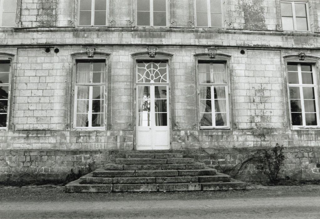 façade ouest, porte d’accès