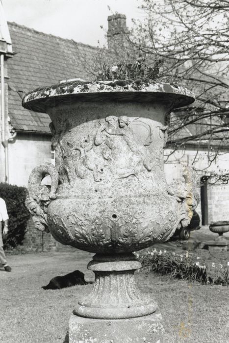 parc, détail d’un vase ornant la terrasse